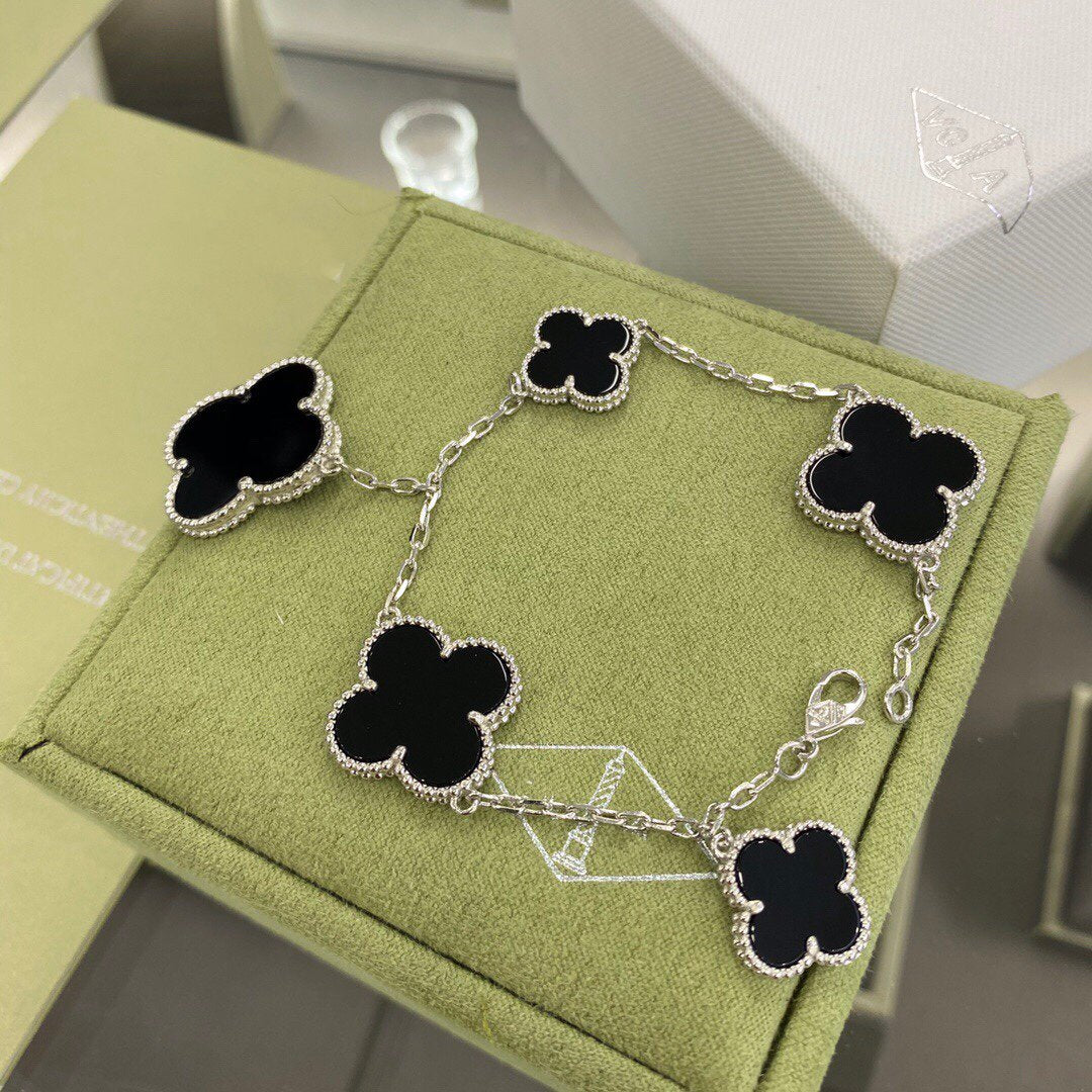 [Sophire Jewelry ]CLOVER 5 MOTIFS SIVLER ONYX BRACELET
