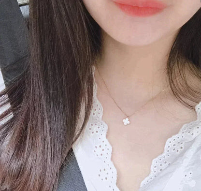 [Sophire Jewelry ]CLOVER MINI 9.5MM WHITE MOTHER-OF-PEARL NECKLACE