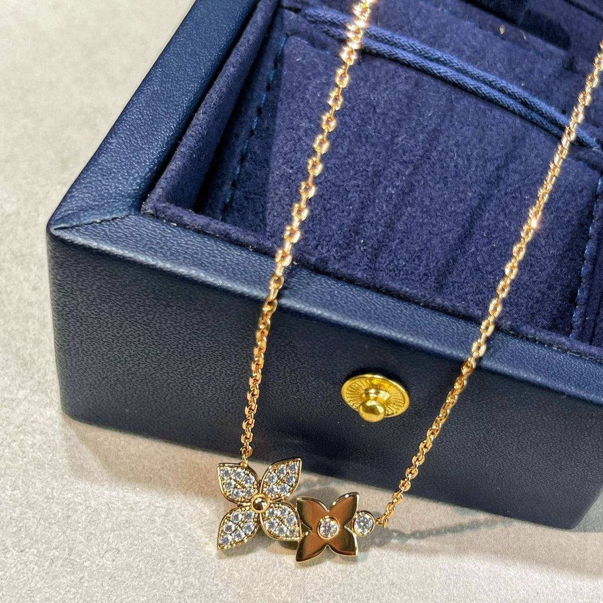 [Sophire Jewelry ]STAR BLOSSOM NECKLACE PINK GOLD DIAMONDS