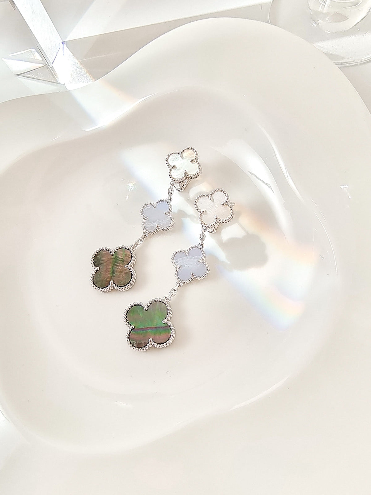 [Sophire Jewelry ]CLOVER 3 MOTIFS CHALCEDONY DARK MOP SILVER EARRINGS