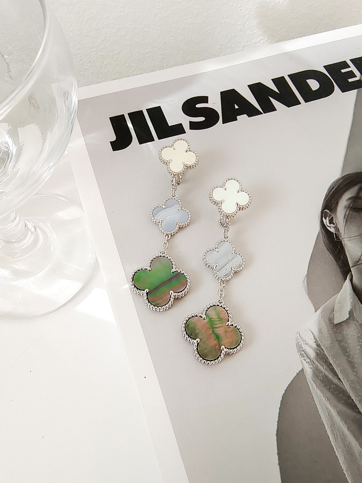 [Sophire Jewelry ]CLOVER 3 MOTIFS CHALCEDONY DARK MOP SILVER EARRINGS