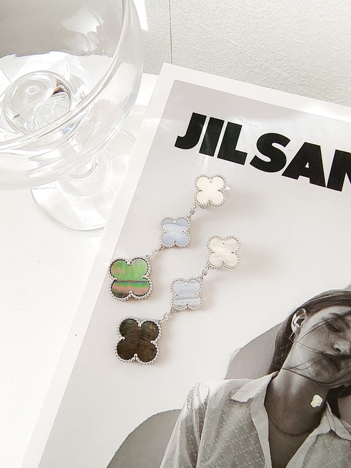 [Sophire Jewelry ]CLOVER 3 MOTIFS CHALCEDONY DARK MOP SILVER EARRINGS