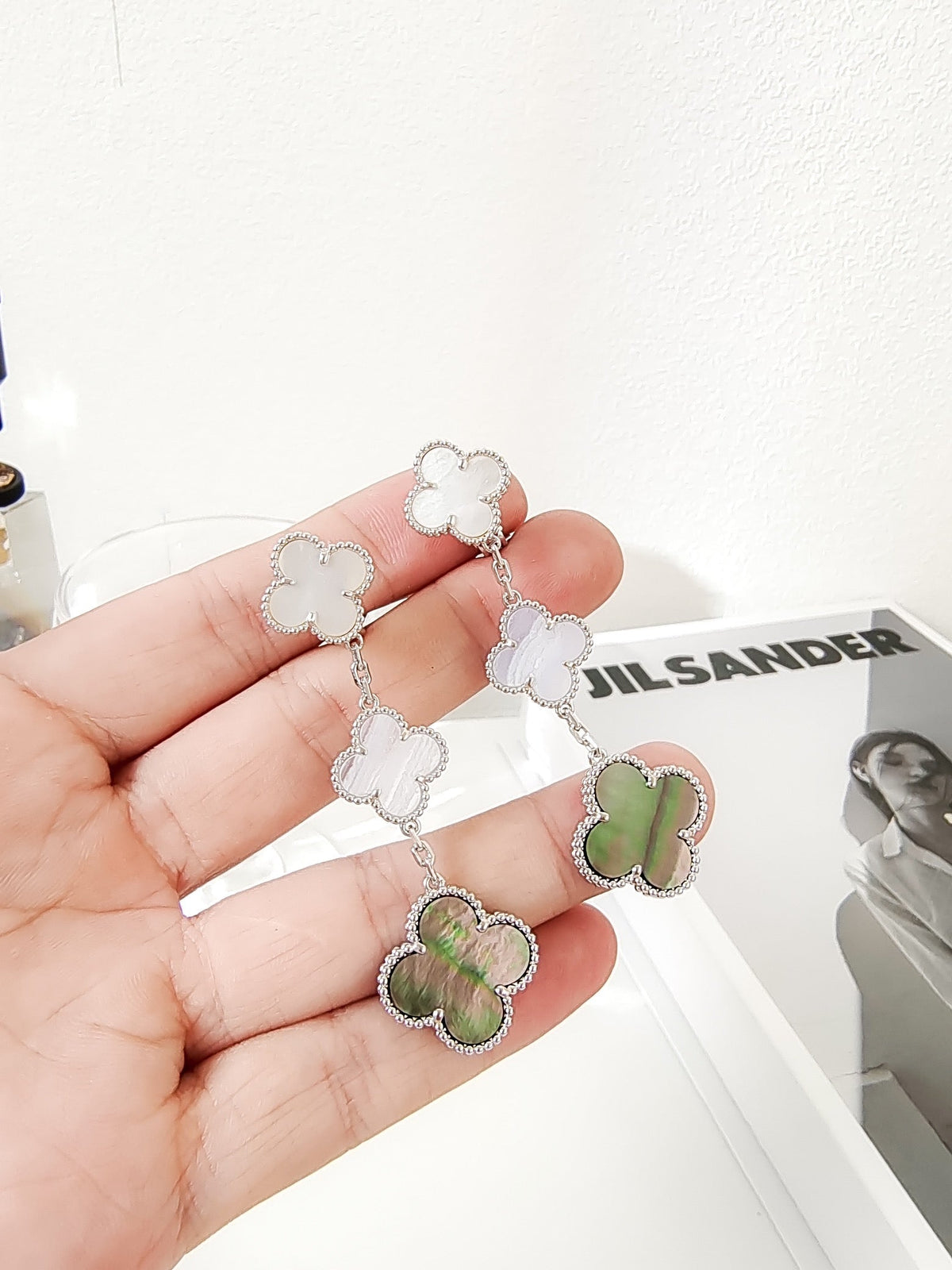 [Sophire Jewelry ]CLOVER 3 MOTIFS CHALCEDONY DARK MOP SILVER EARRINGS