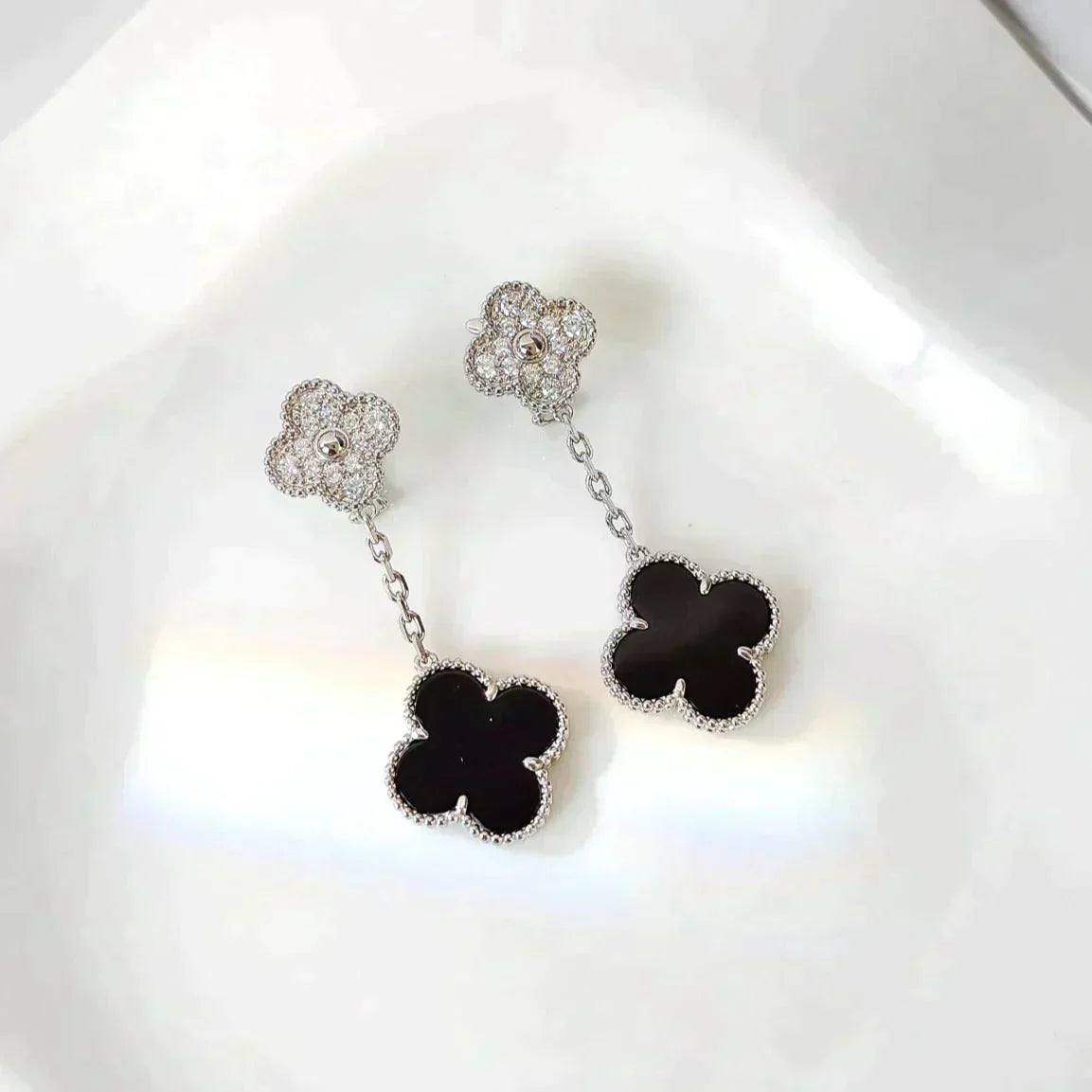 [Sophire Jewelry ]CLOVER 2 MOTIFS  DIAMOND ONYX EARRINGS SILVER