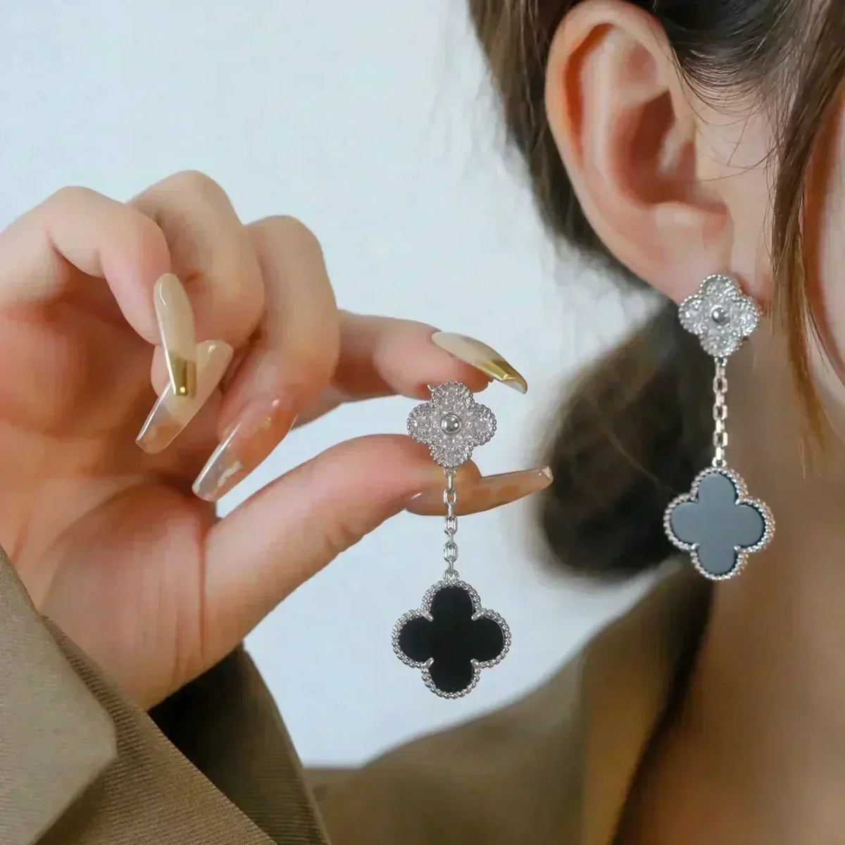 [Sophire Jewelry ]CLOVER 2 MOTIFS  DIAMOND ONYX EARRINGS SILVER