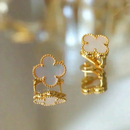 [Sophire Jewelry ]CLOVER MEDIUM 1 MOTIFS  WHITE MOP STUD EARRINGS