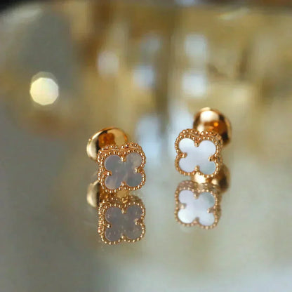 [Sophire Jewelry ]CLOVER MINI 9.5MM WHITE MOP EARRINGS