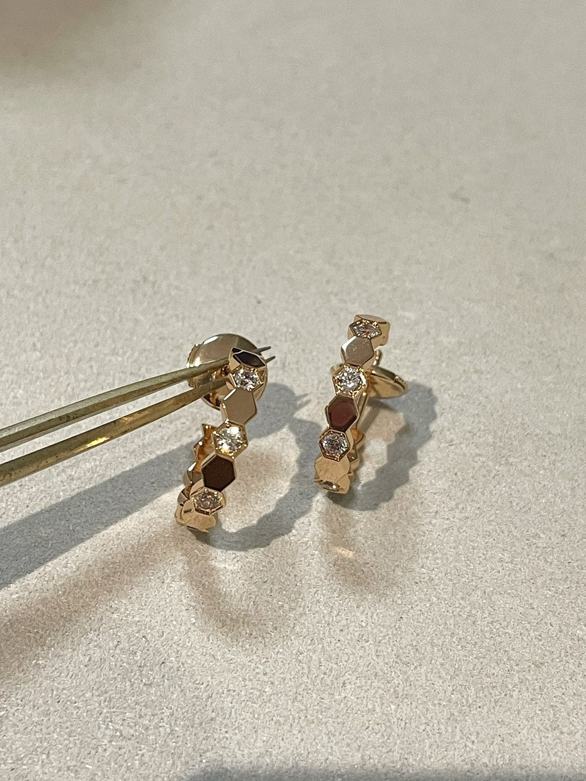 [Sophire Jewelry ]Hollow Design Four-Leaf Clover Flower Shape Earrings