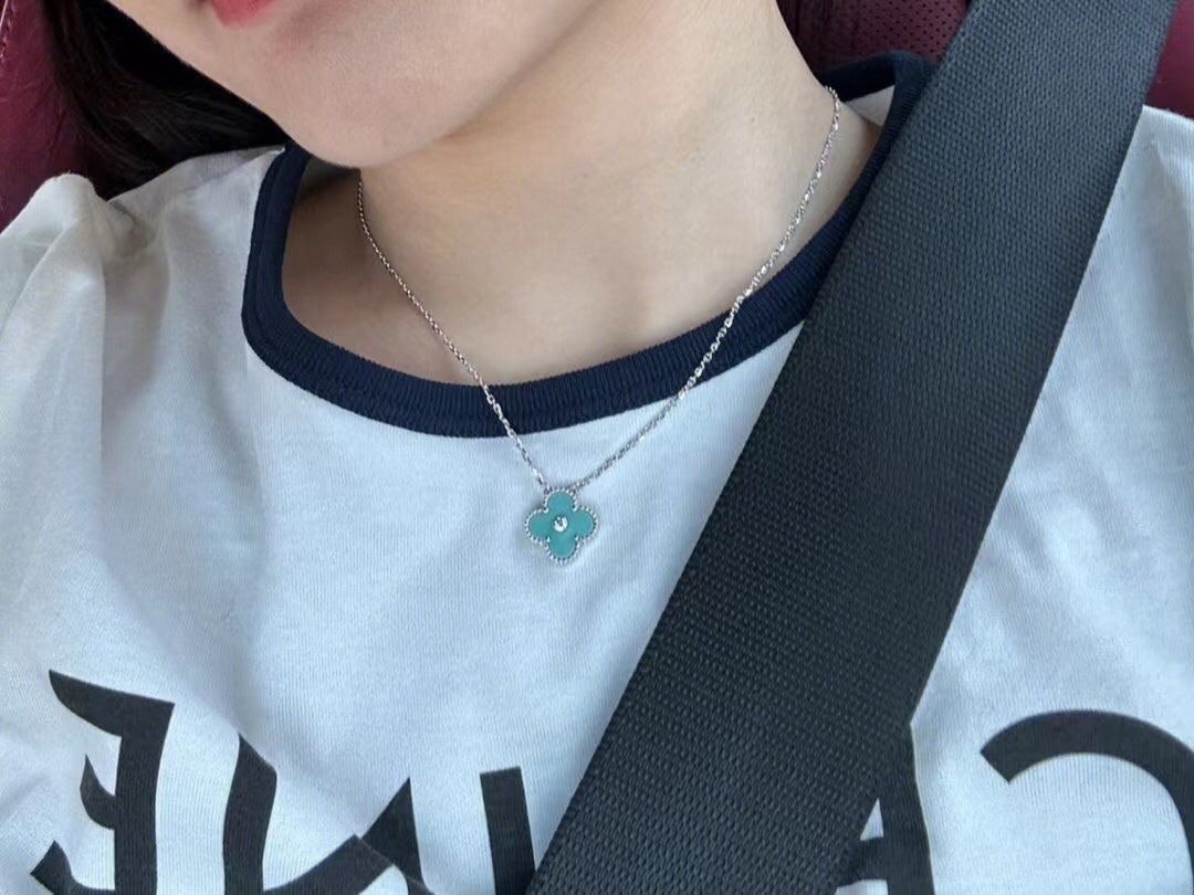 [Sophire Jewelry ]CLOVER 1 DIAMOND LIGHT BLUE SILVER NECKLACE