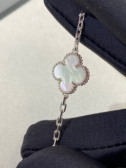 [Sophire Jewelry ]CLOVER WHITE PEARL MOP 5 MOTIF BRACELET COLLECTION