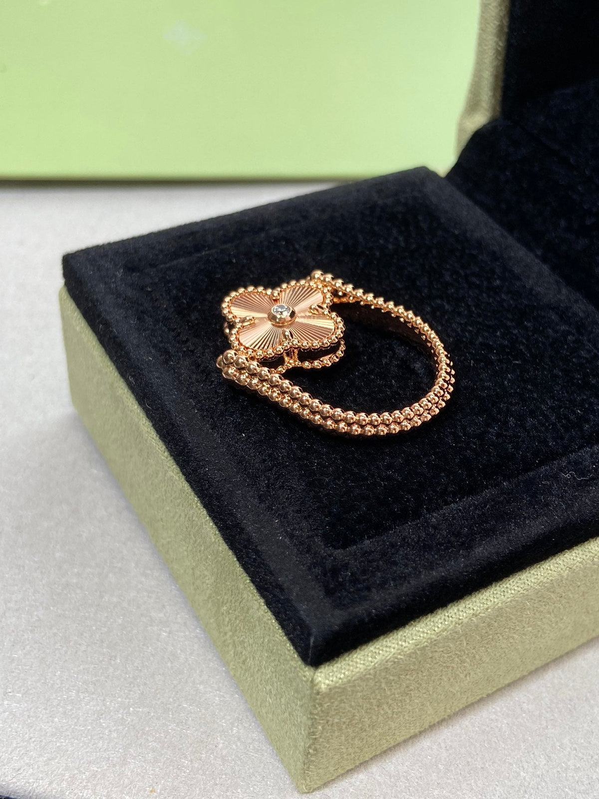 [Sophire Jewelry ]CLOVER RIVERSIBLE ROSE GOLD RING