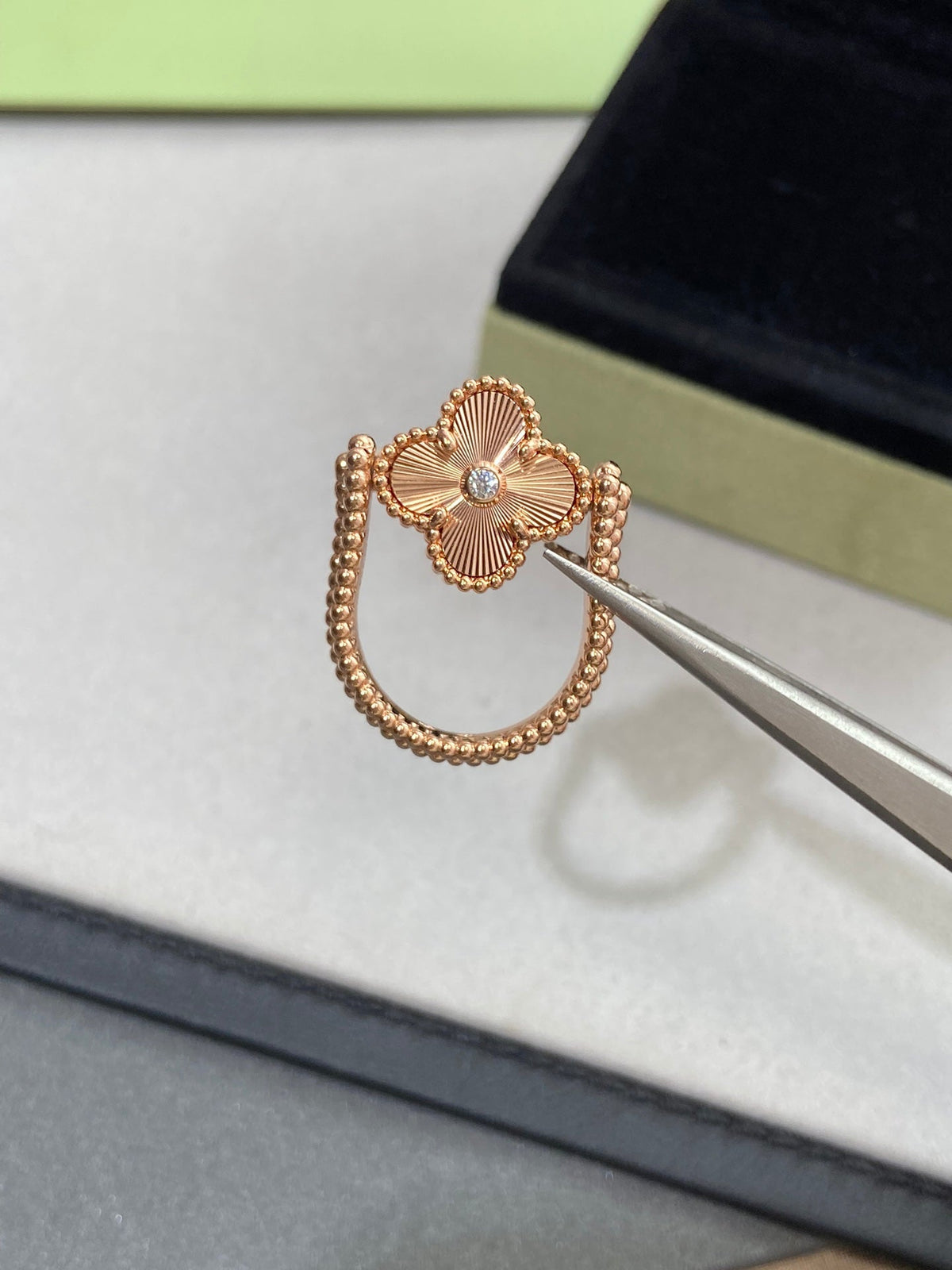 [Sophire Jewelry ]CLOVER RIVERSIBLE ROSE GOLD RING