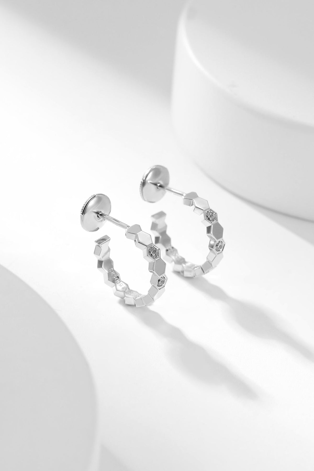 [Sophire Jewelry ]BEE LOVE DIAMOND HOOP EARRINGS