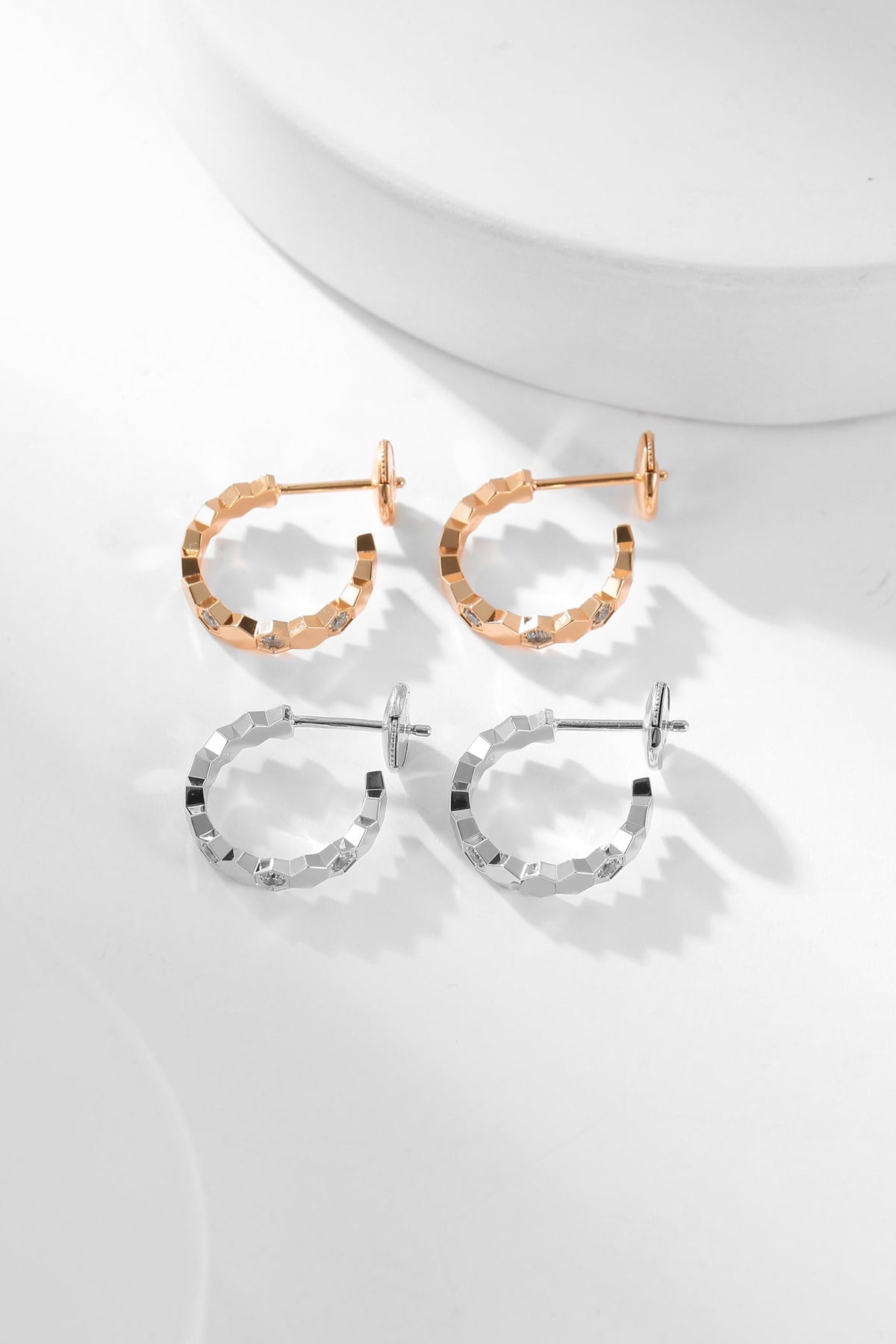 [Sophire Jewelry ]BEE LOVE DIAMOND HOOP EARRINGS