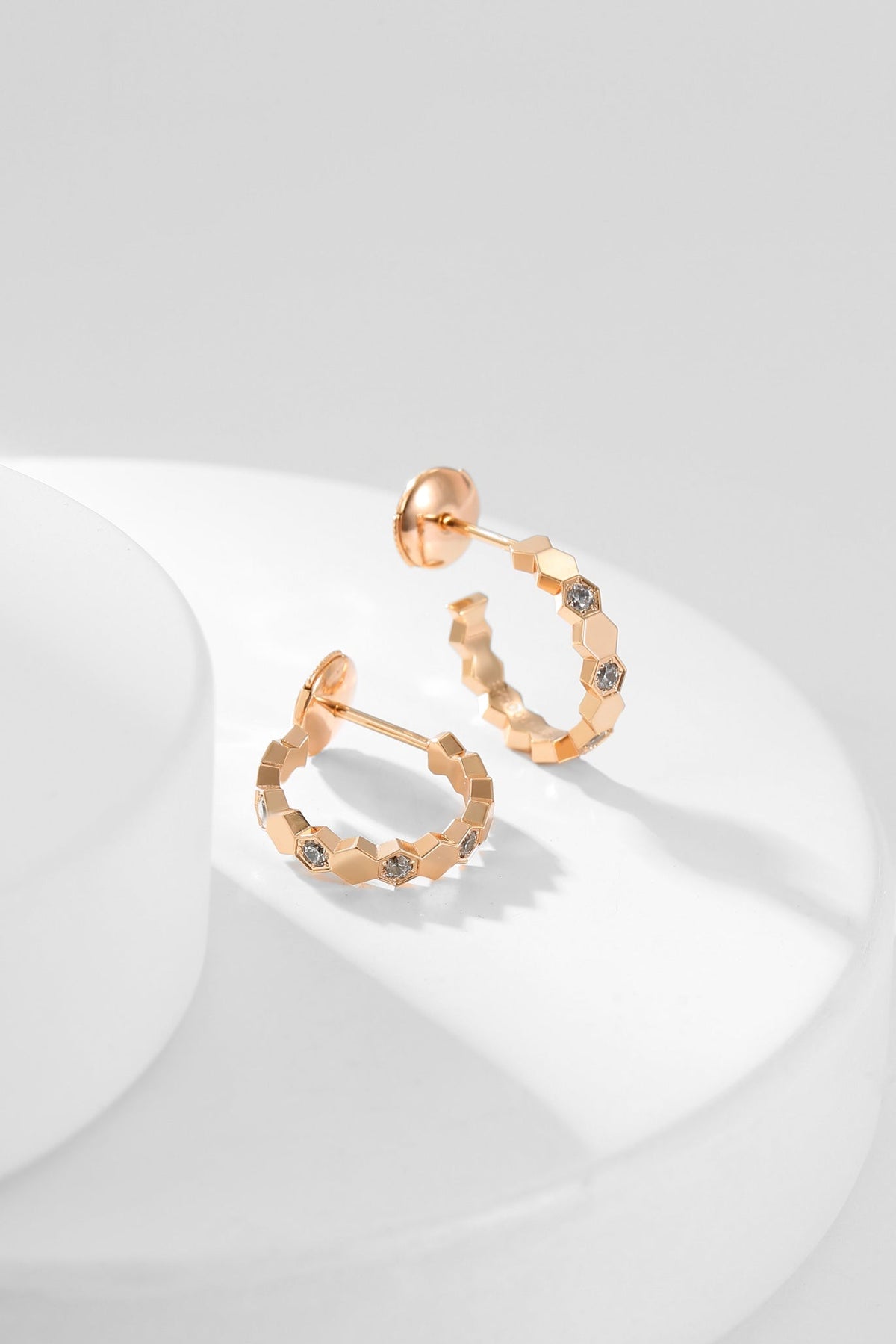 [Sophire Jewelry ]BEE LOVE DIAMOND HOOP EARRINGS
