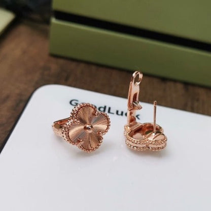 [Sophire Jewelry ]CLOVER MEDIUM STUD EARRINGS