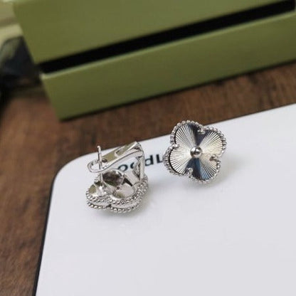 [Sophire Jewelry ]CLOVER MEDIUM STUD EARRINGS