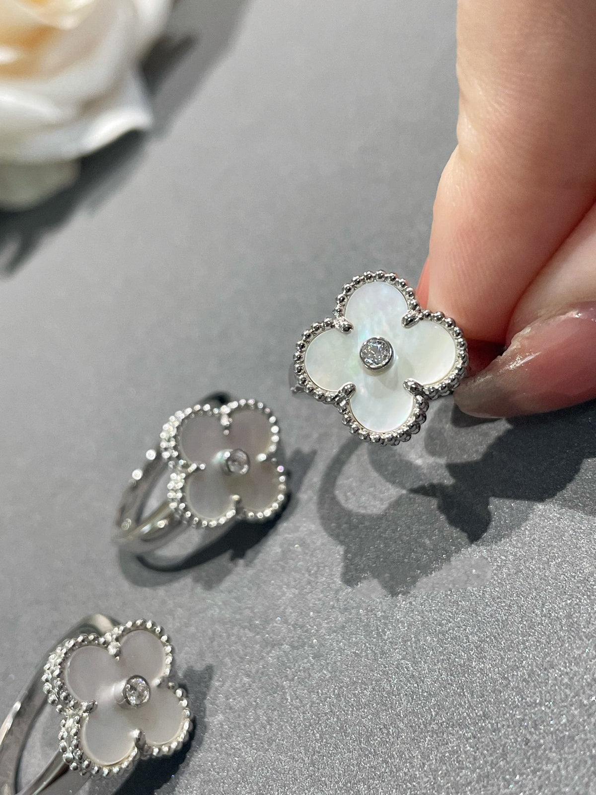 [Sophire Jewelry ]CLOVER SILVER MOP DIAMOND RING