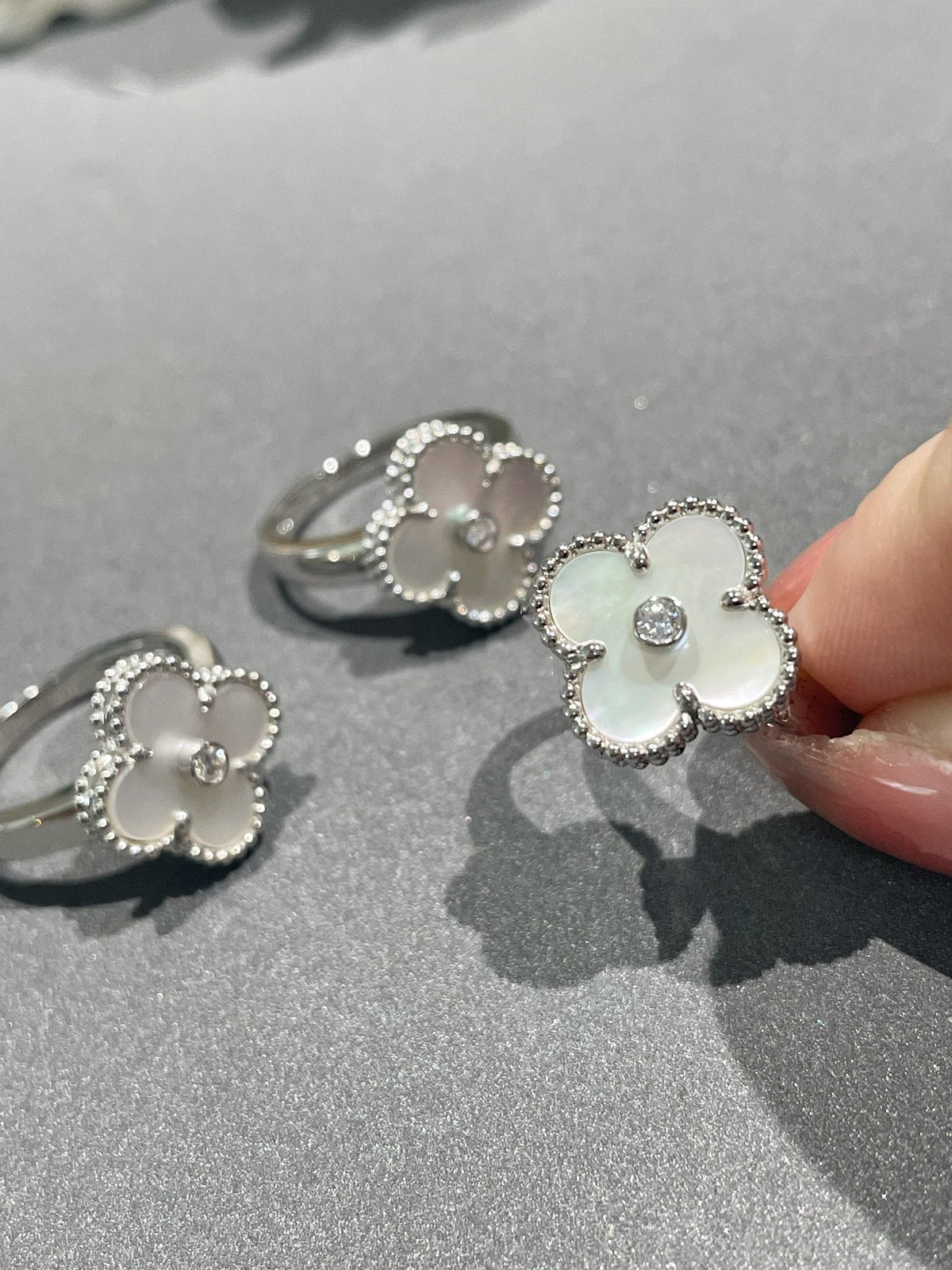 [Sophire Jewelry ]CLOVER SILVER MOP DIAMOND RING