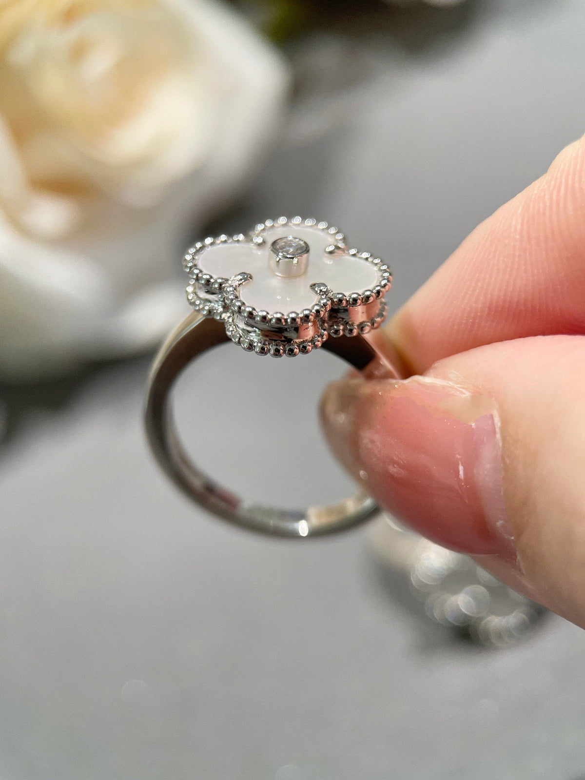 [Sophire Jewelry ]CLOVER SILVER MOP DIAMOND RING