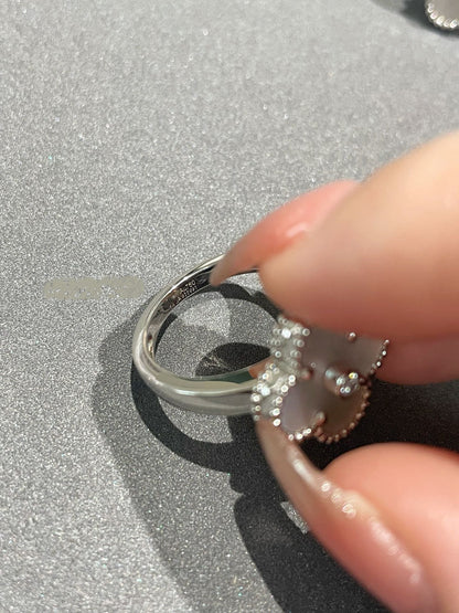 [Sophire Jewelry ]CLOVER SILVER MOP DIAMOND RING