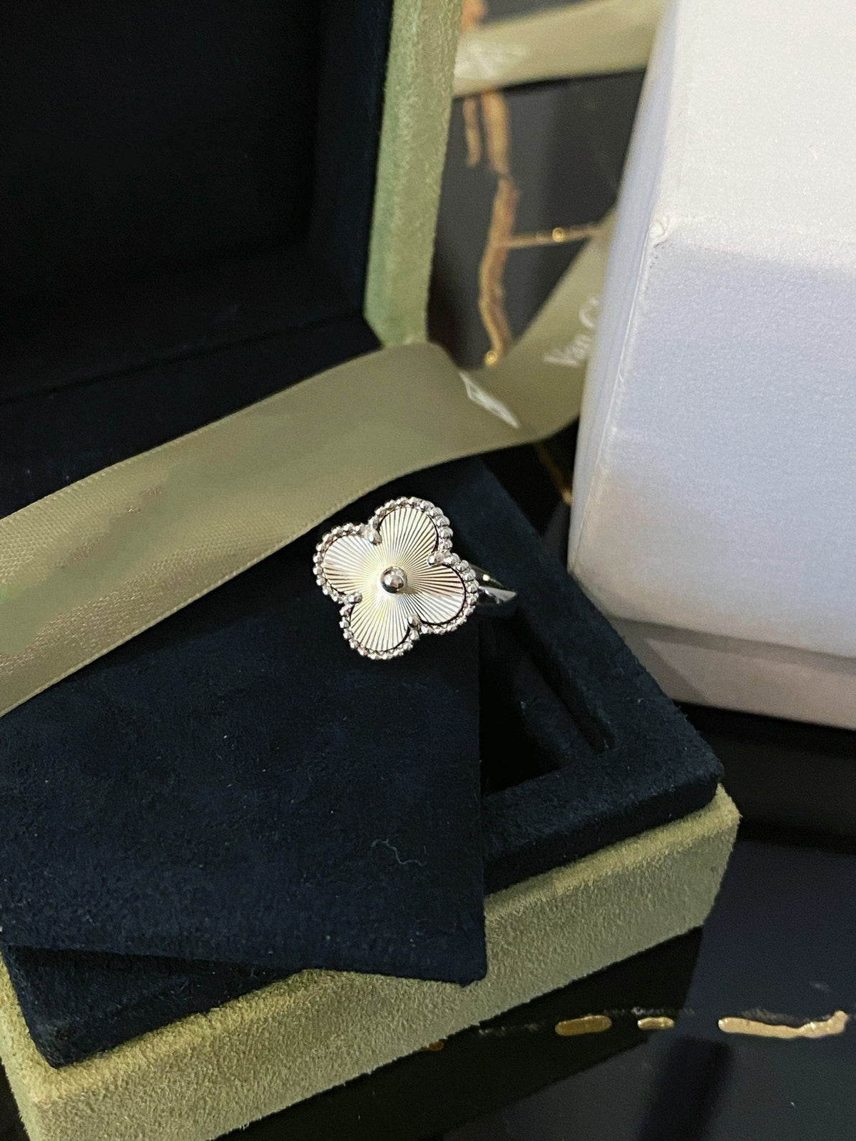 [Sophire Jewelry ]CLOVER SILVER RING