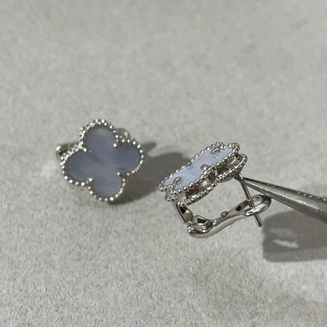 [Sophire Jewelry ]CLOVER CHALCEDONY SILVER STUD EARRINGS