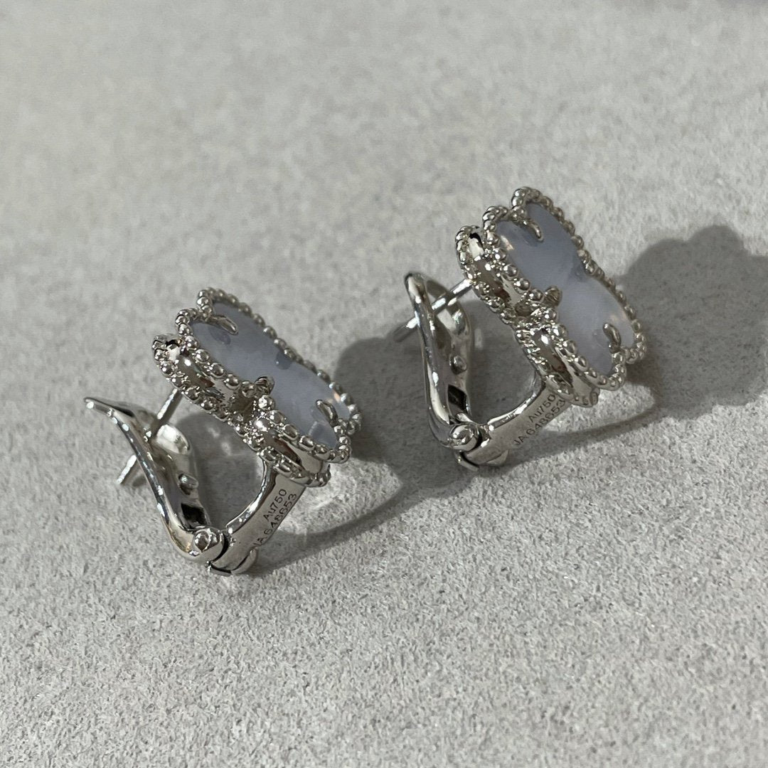 [Sophire Jewelry ]CLOVER CHALCEDONY SILVER STUD EARRINGS