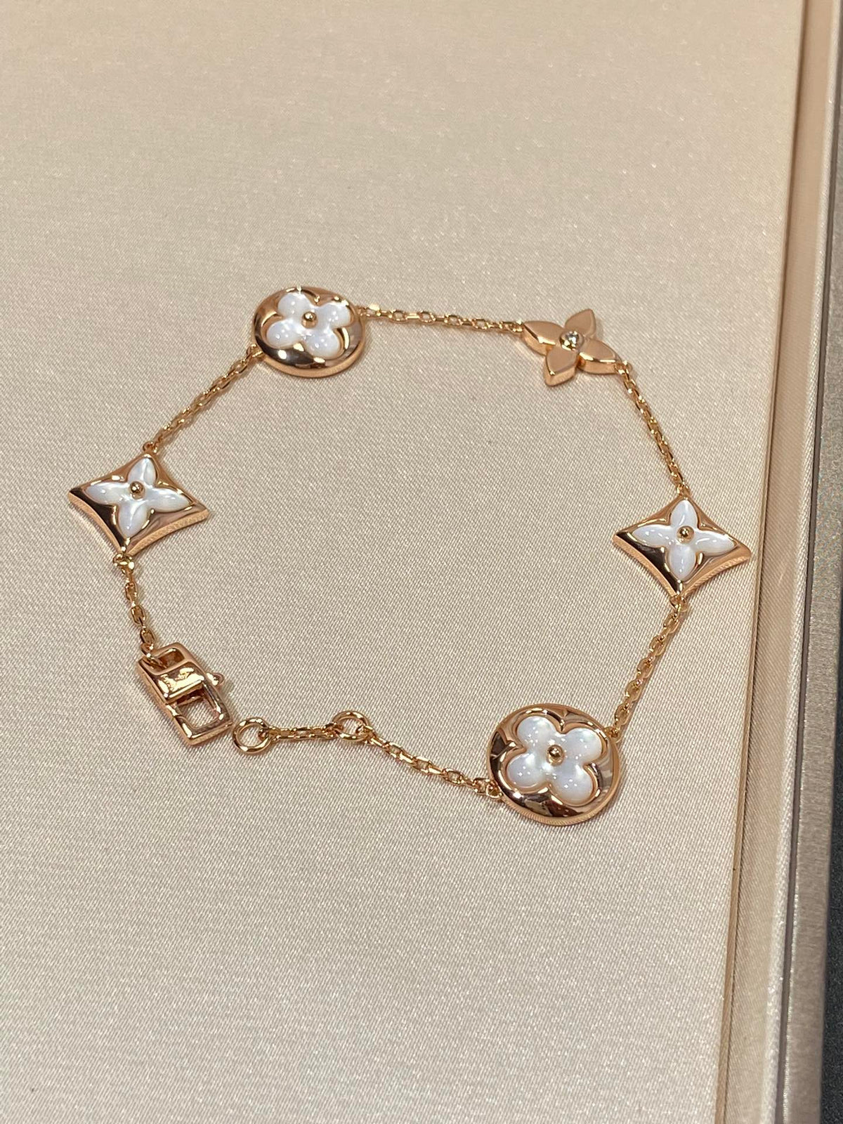 [Sophire Jewelry ]STAR AND SUN 5 MOTIF MOP PINK GOLD BRACELET