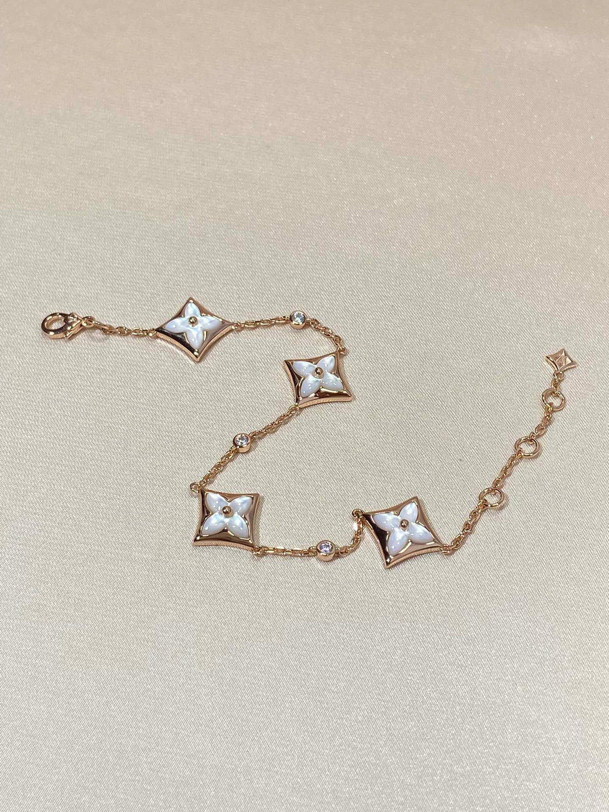 [Sophire Jewelry ]STAR 4 MOTIF MOP DIAMOND PINK GOLD BRACELET