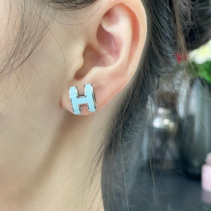 [Sophire Jewelry ]POP H SKY BLUE STUD EARRINGS