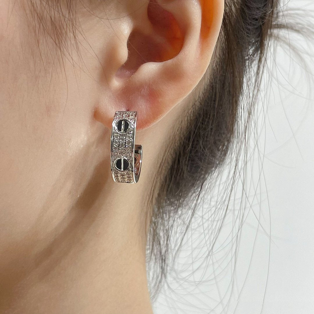 [Sophire Jewelry ]LOVE CERAMIC DIAMOND PAVED SILVER EARRINGS