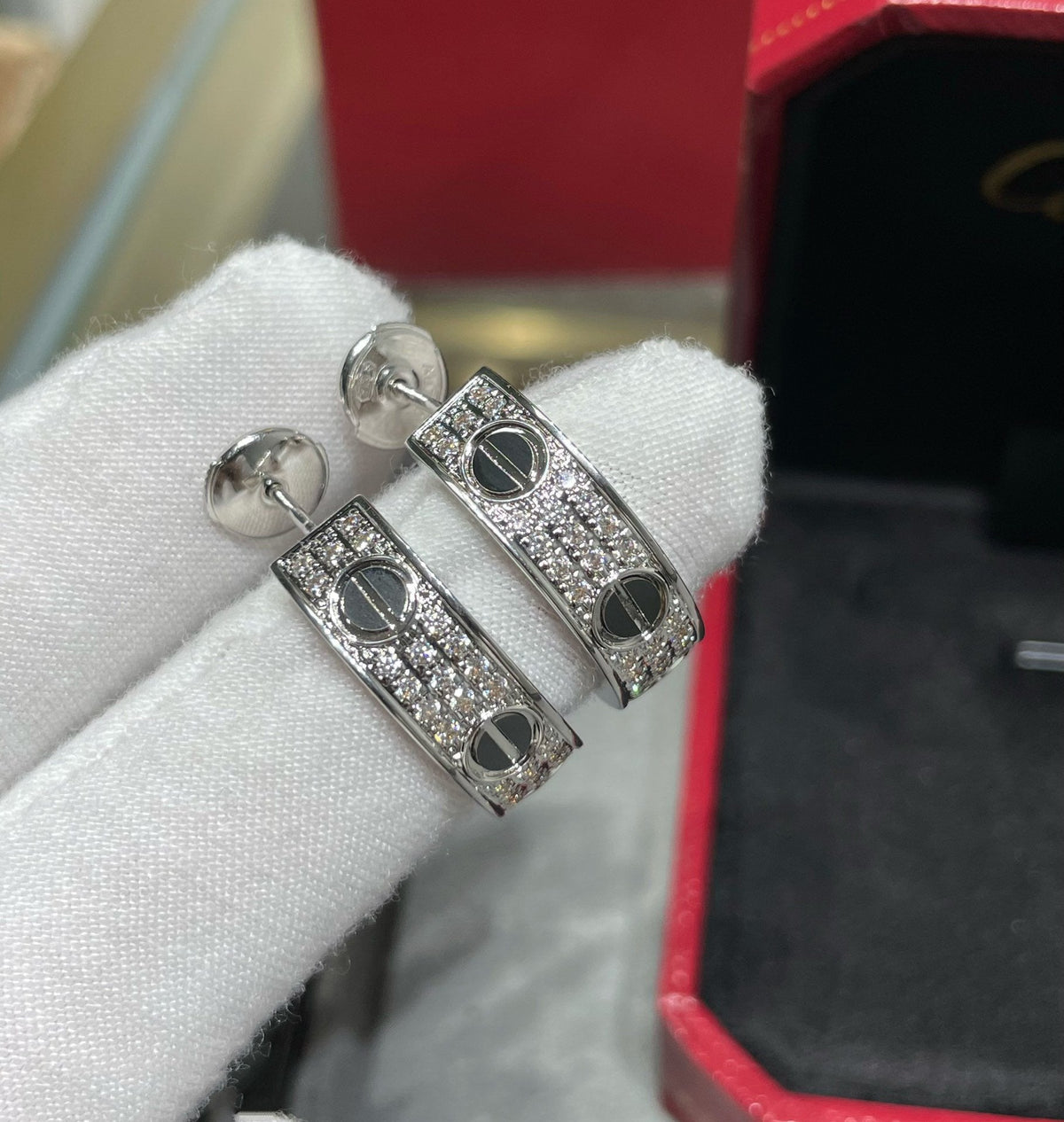 [Sophire Jewelry ]LOVE CERAMIC DIAMOND PAVED SILVER EARRINGS