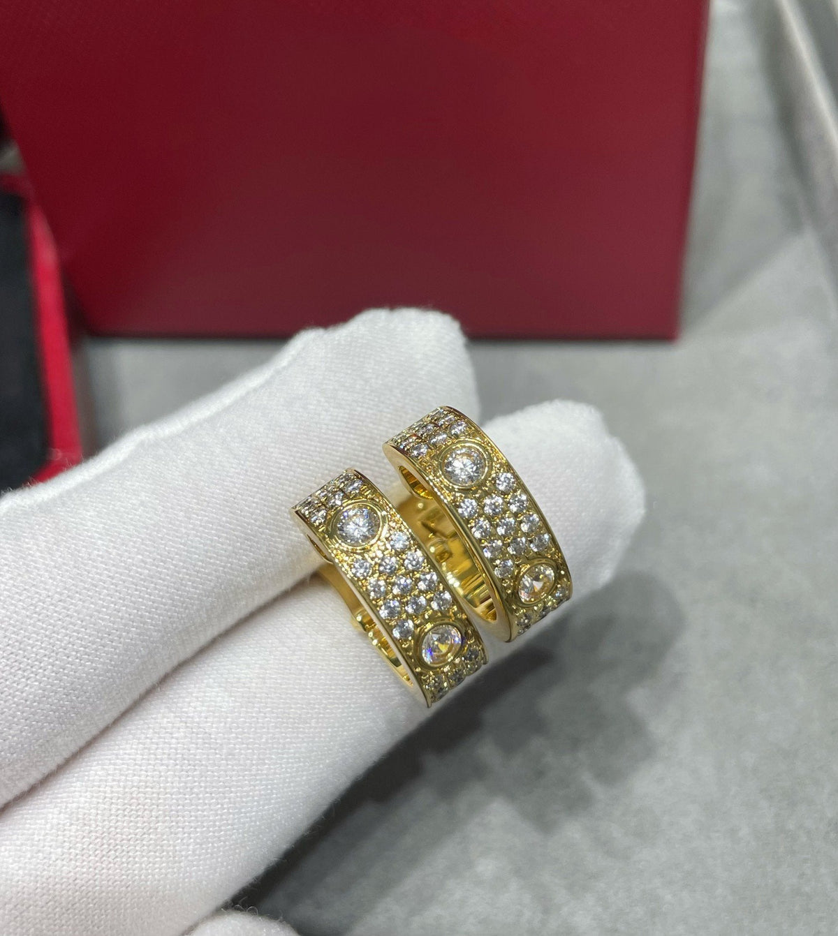 [Sophire Jewelry ]LOVE 5.5MM DIAMOND PAVED EARRINGS