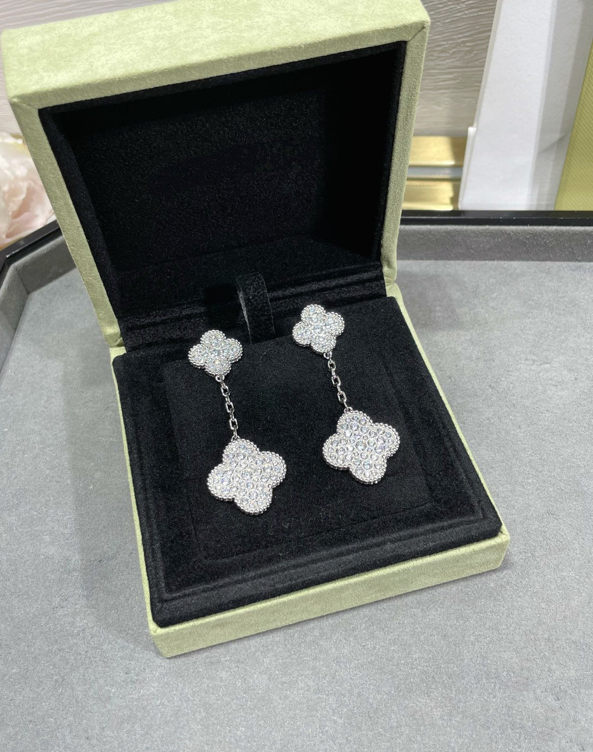 [Sophire Jewelry ]CLOVER 2 MOTIFS DIAMOND PAVED SILVER EARRINGS