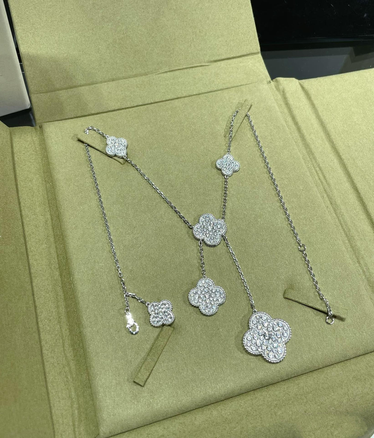 [Sophire Jewelry ]CLOVER 6 MOTIF DIAMOND PAVED NECKLACE