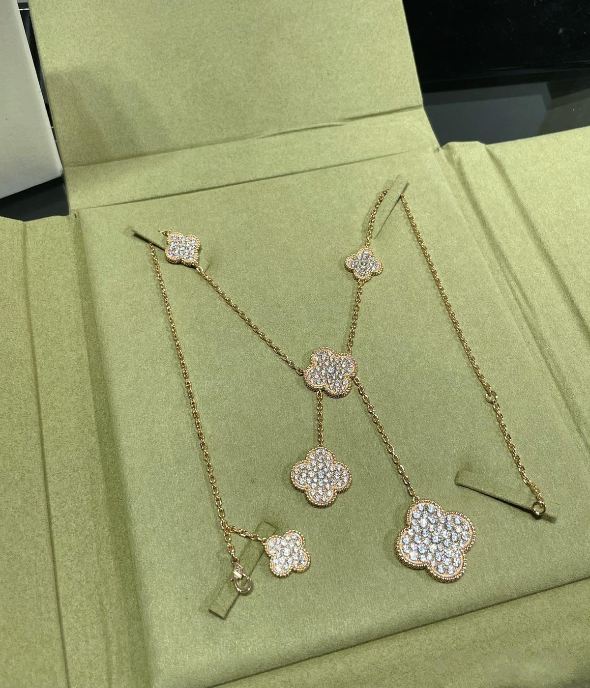 [Sophire Jewelry ]CLOVER 6 MOTIF DIAMOND PAVED NECKLACE