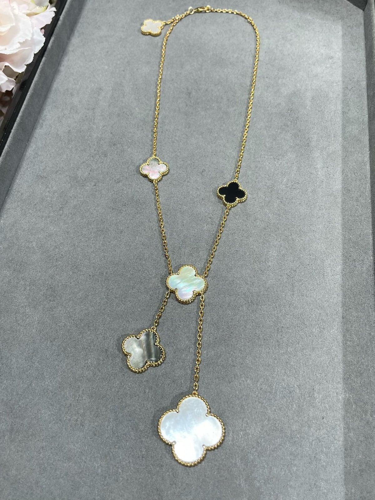 [Sophire Jewelry ]CLOVER 6 MOTIF MOP ONYX GOLD NECKLACE