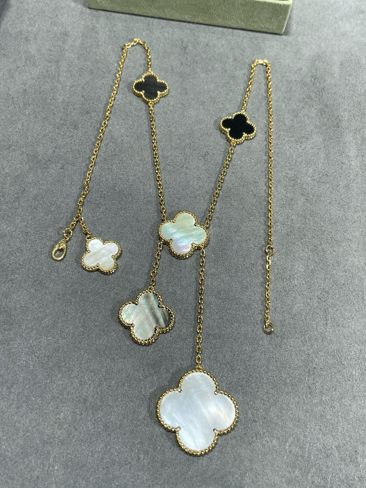 [Sophire Jewelry ]CLOVER 6 MOTIF MOP ONYX GOLD NECKLACE