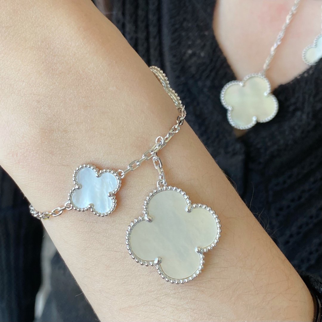 [Sophire Jewelry ]CLOVER 5 MOTIF WHITE MOP SILVER BRACELET