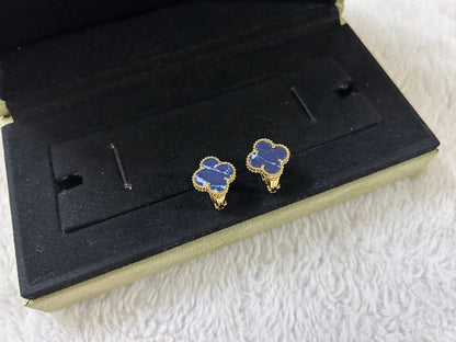 [Sophire Jewelry ]CLOVER PIETERSITE MEDIUM STUD EARRINGS