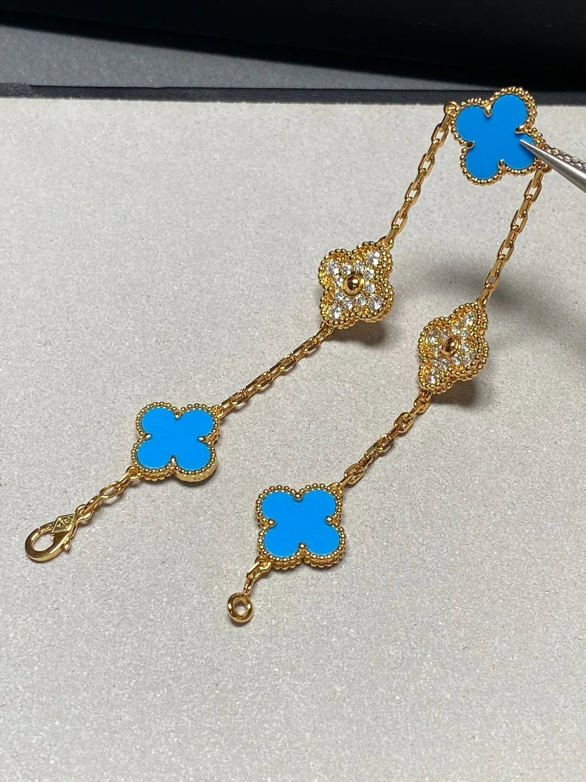 [Sophire Jewelry ] CLOVER 5 MOTIF BLUE AGATE BRACELET COLLECTION