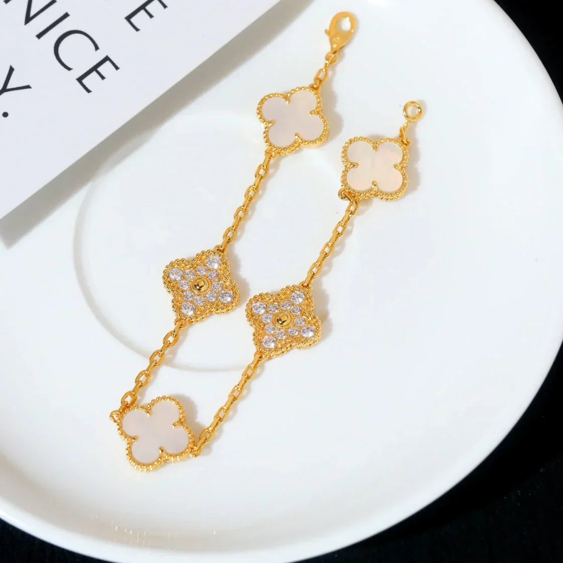 [Sophire Jewelry ]CLOVER WHITE PEARL MOP 5 MOTIF BRACELET COLLECTION