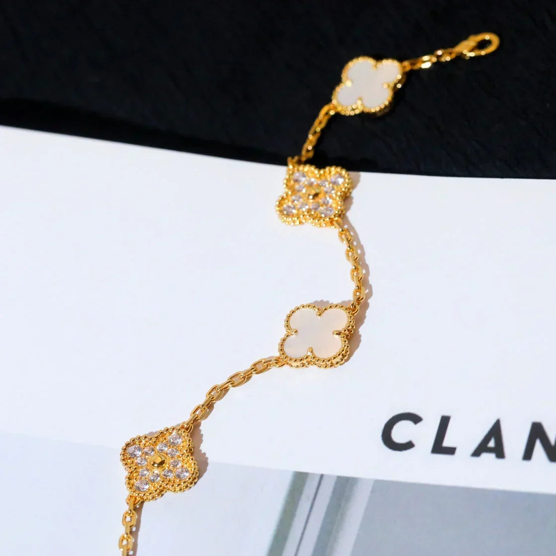 [Sophire Jewelry ]CLOVER WHITE PEARL MOP 5 MOTIF BRACELET COLLECTION