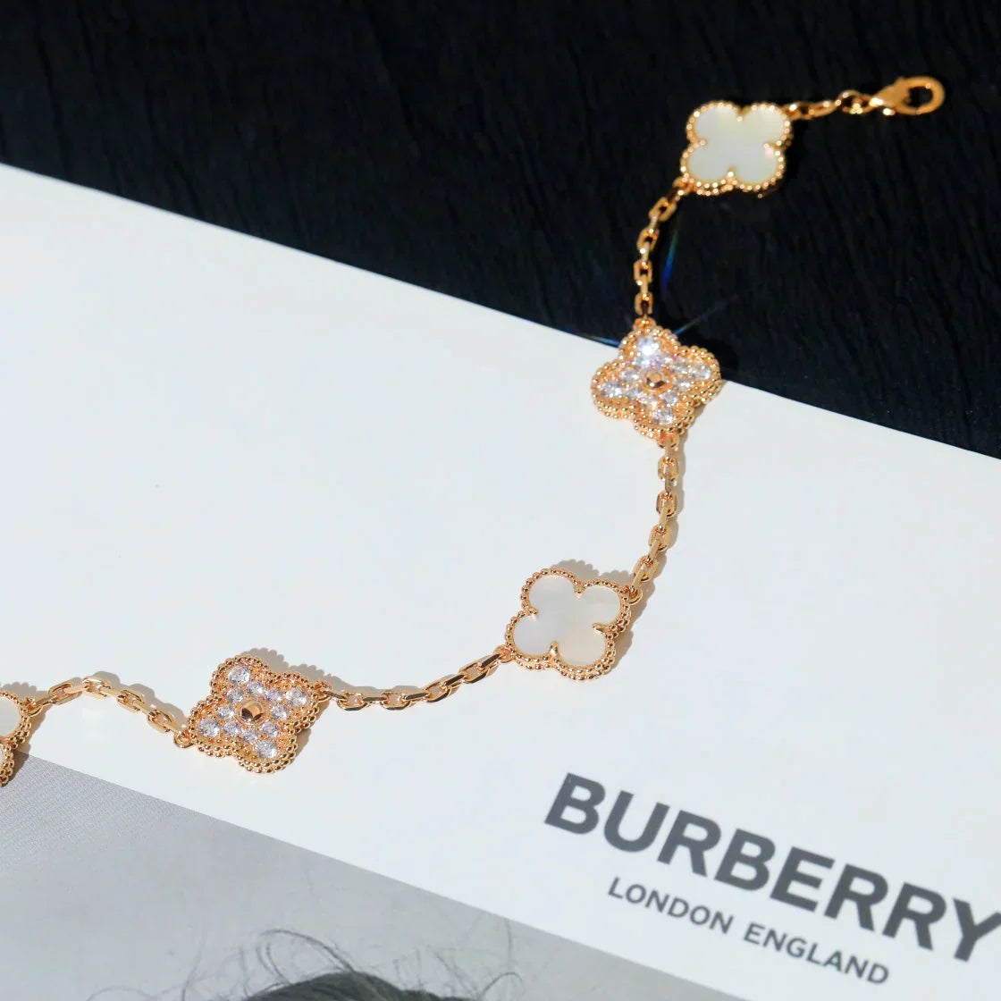 [Sophire Jewelry ]CLOVER WHITE PEARL MOP 5 MOTIF BRACELET COLLECTION