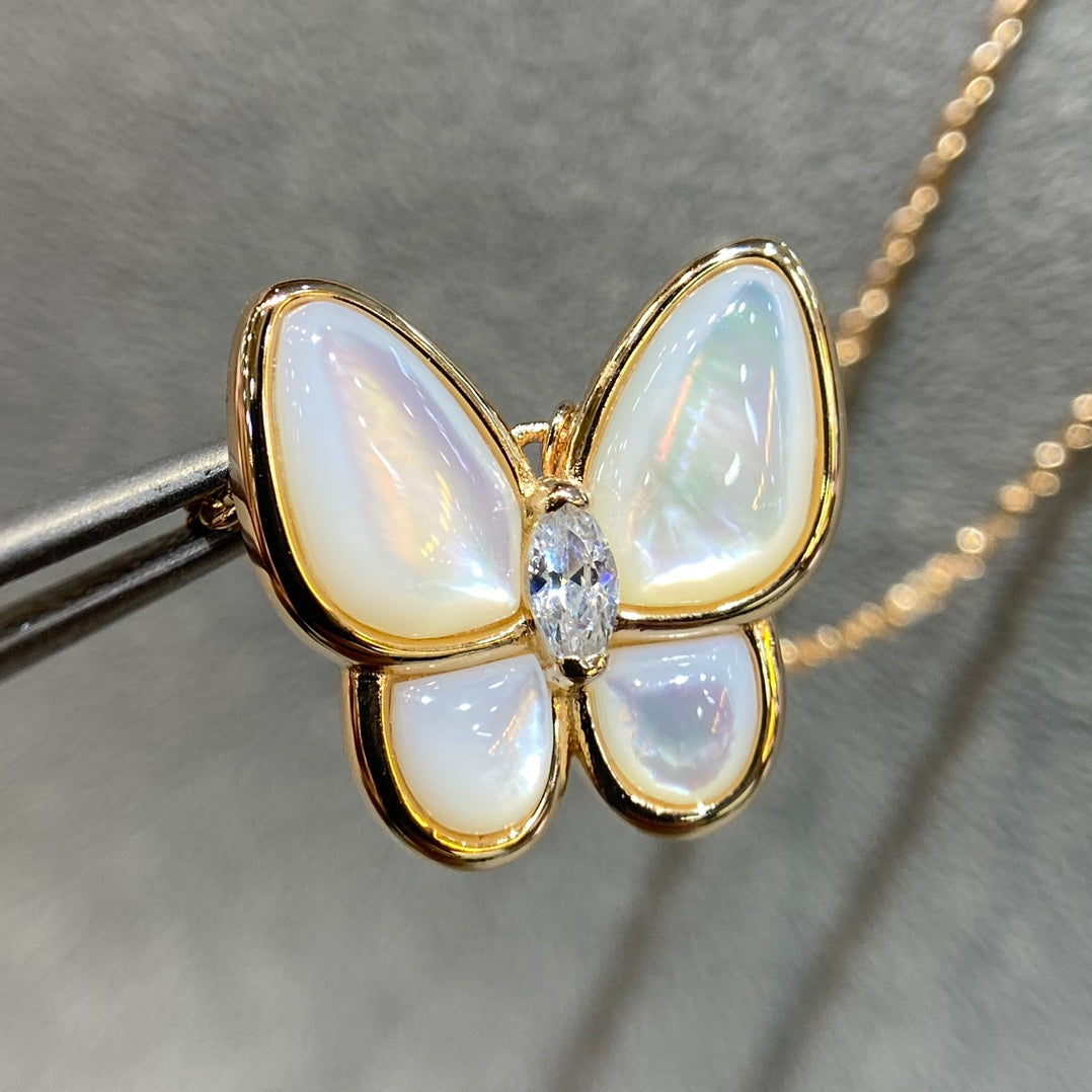 [Sophire Jewelry ]BUTTERFLY MOP DIAMOND NECKLACE