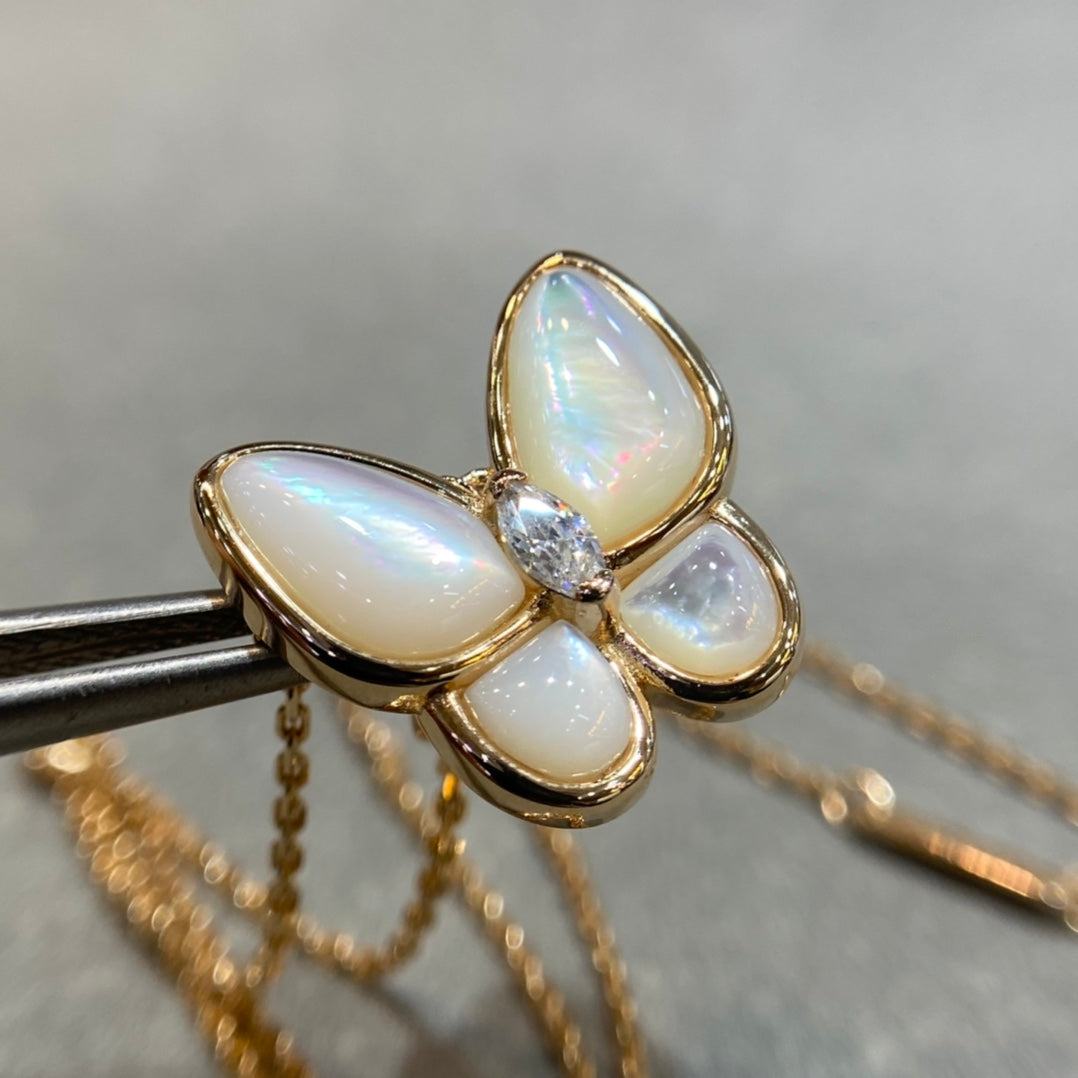 [Sophire Jewelry ]BUTTERFLY MOP DIAMOND NECKLACE
