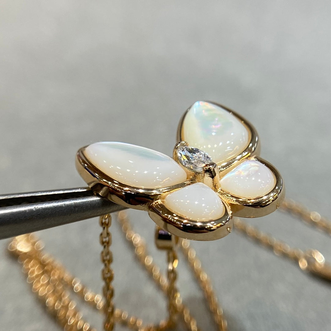 [Sophire Jewelry ]BUTTERFLY MOP DIAMOND NECKLACE