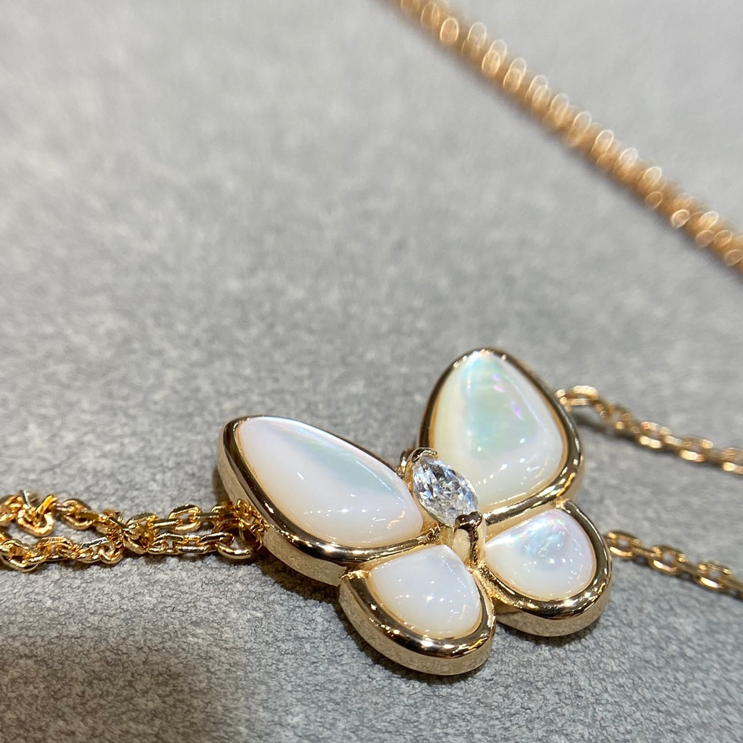 [Sophire Jewelry ]BUTTERFLY MOP DIAMOND NECKLACE