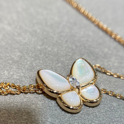 [Sophire Jewelry ]BUTTERFLY MOP DIAMOND NECKLACE